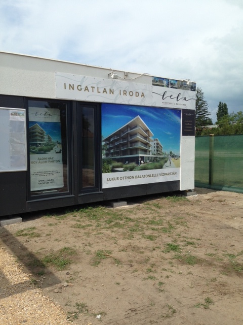 Ingatlaniroda a helyszínen